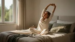Comece o dia sem rigidez: um alongamento simples na cama para todos